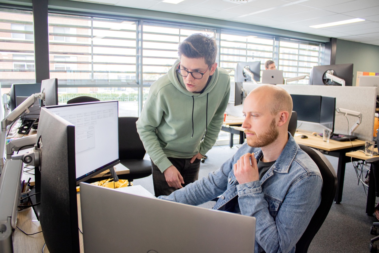 Developer aan het werk bij Webbio